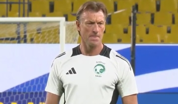 সৌদি কোচের পদ হারালেন রেনার্ড